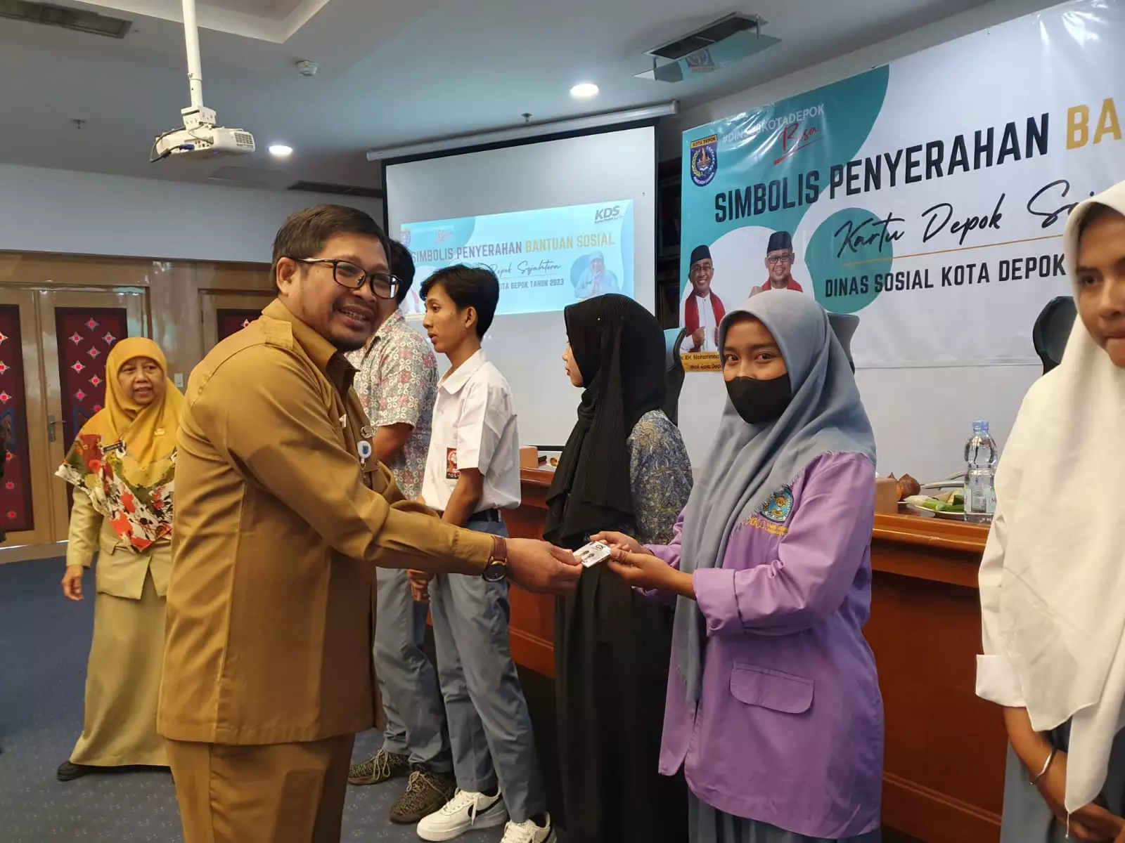 Pemkot Depok Kembali Salurkan KDS Pendidikan Bagi 281 Siswa