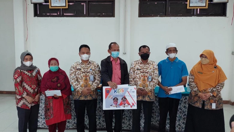 131 Warga Cilodong Terima Kartu Bantuan Pangan Kota