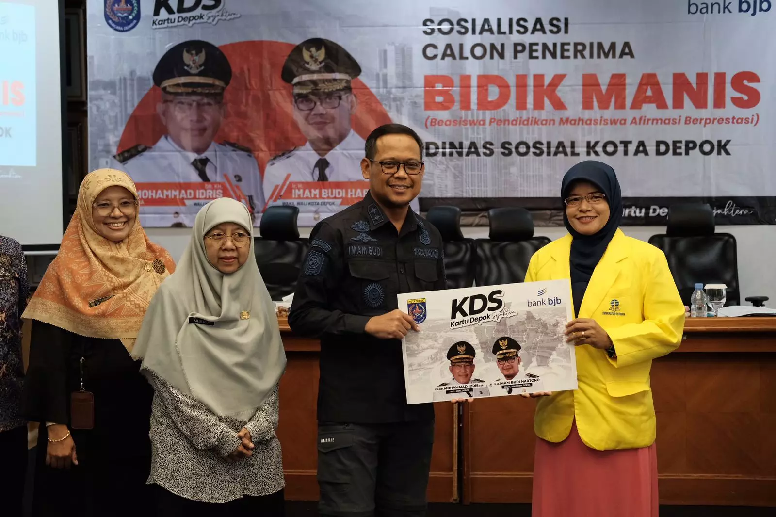 Salurkan Bansos KDS Bidik Manis, Bang Imam: Bantu Tingkatkan Perekonomian Warga Melalui Pendidikan
