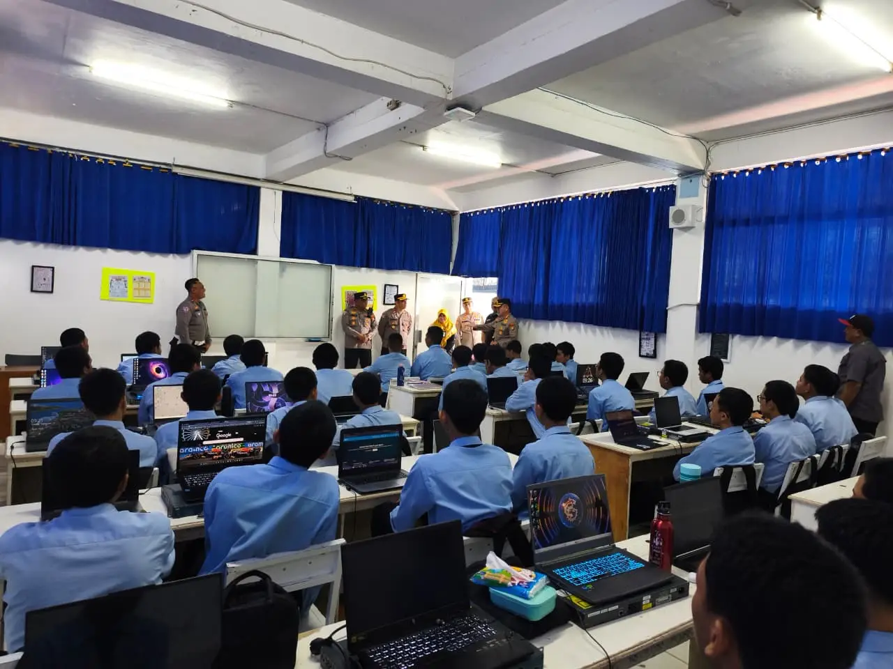 Kapolres Metro Depok Sambangi Sekolah, Ajak Pelajar Jaga Kamtibmas dan Hindari Unjuk Rasa