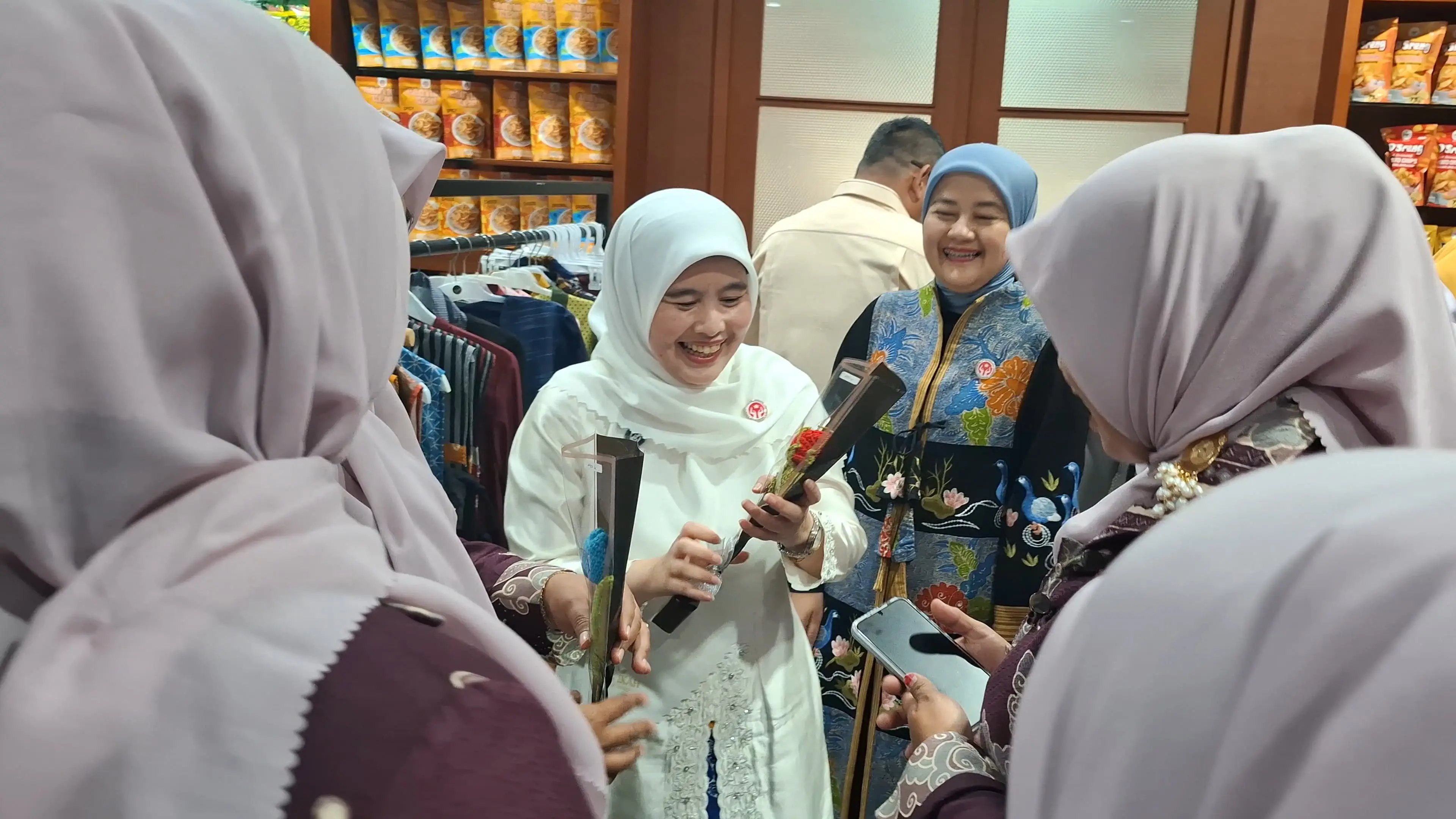 Toko Oleh-oleh DDM Hadir di DPRD Depok, Cing Ikah: Bangga dan Terharu