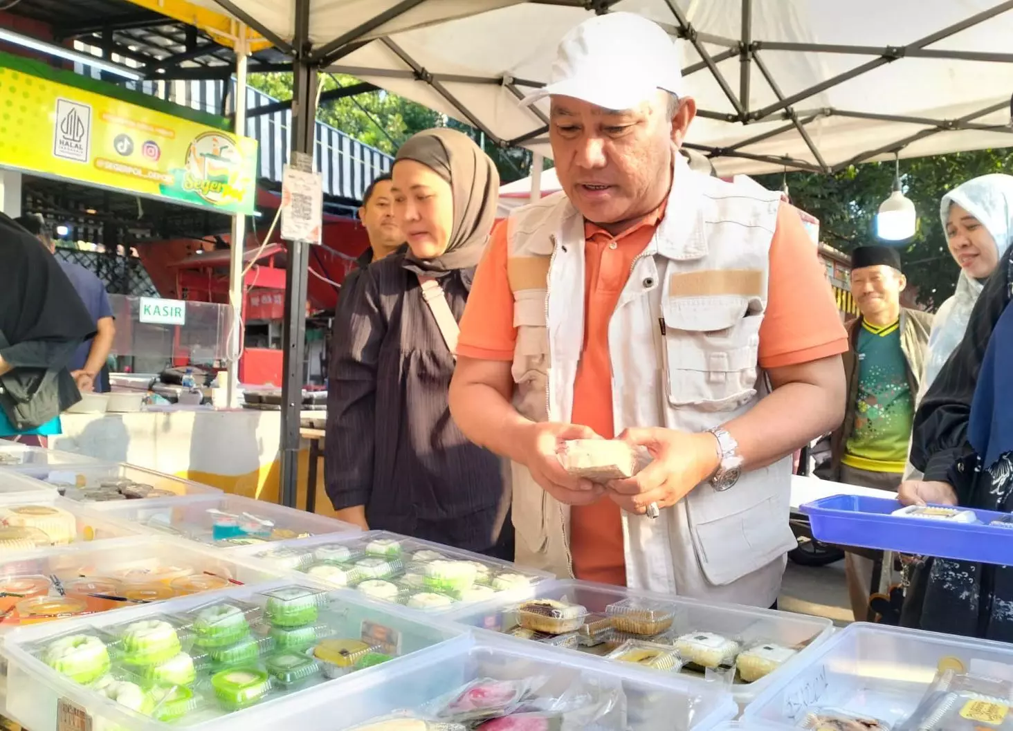 Dukung Upaya Peningkatan Ekonomi UMKM, Wali Kota Kunjungi Bazar Kue Subuh di Kukusan