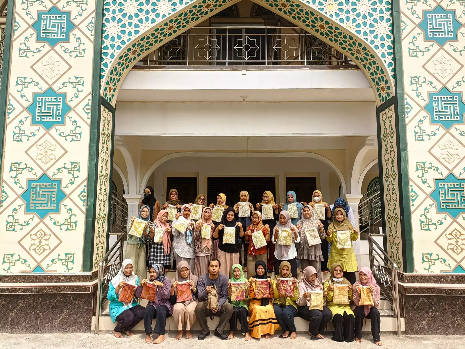 Warga di Lokasi P2WKSS Cinangka Dilatih Ecoprint