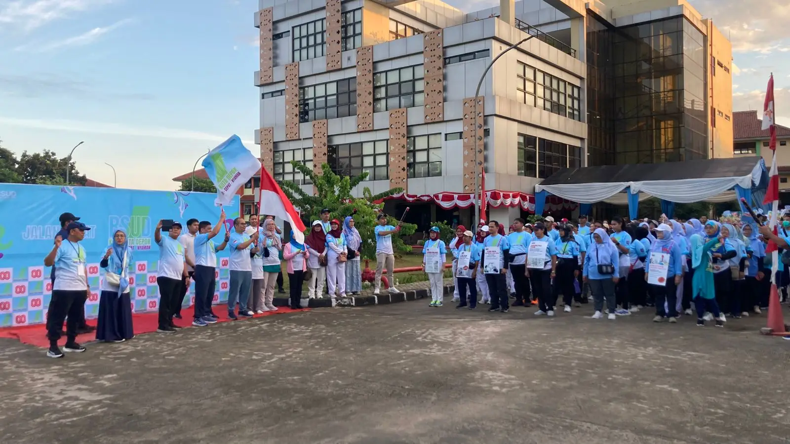 Jalan Sehat RSUD KiSA, Sekda Depok Tekankan Kebersamaan