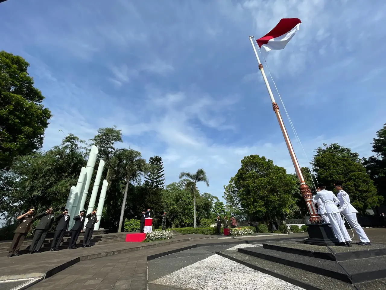 Berlangsung Khidmat, Pemkot Depok Gelar Upacara Peringatan Hari Pahlawan 2025 di TMP Kalimulya