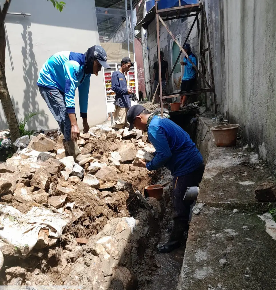 Perbaikan Turap Saluran di Tapos Rampung, Aliran Kembali Normal