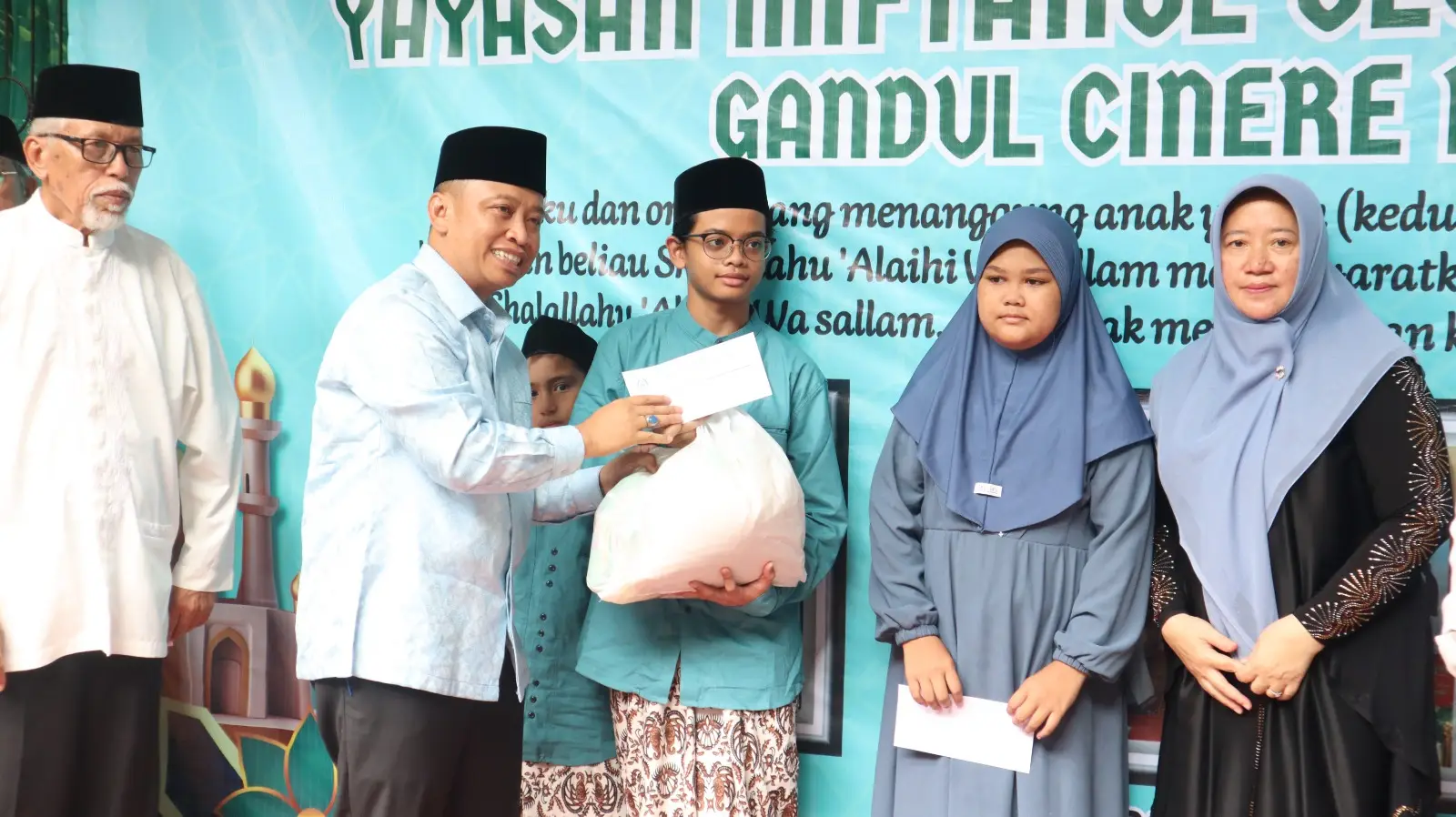 Rutin Santuni Anak Yatim, Wali Kota Depok Puji Yayasan Miftahul Ulum Addiniyah