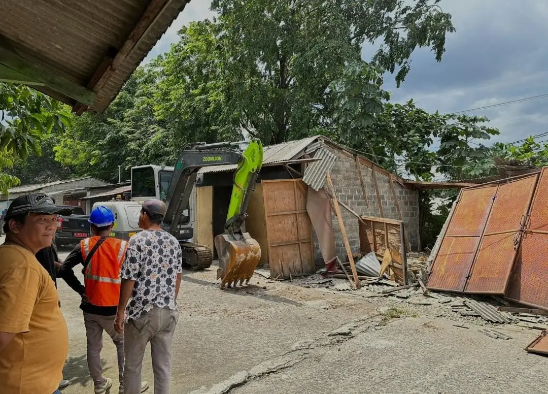 Langgar Aturan, DPUPR Depok Tertibkan Ratusan Bangunan Liar di Panmas