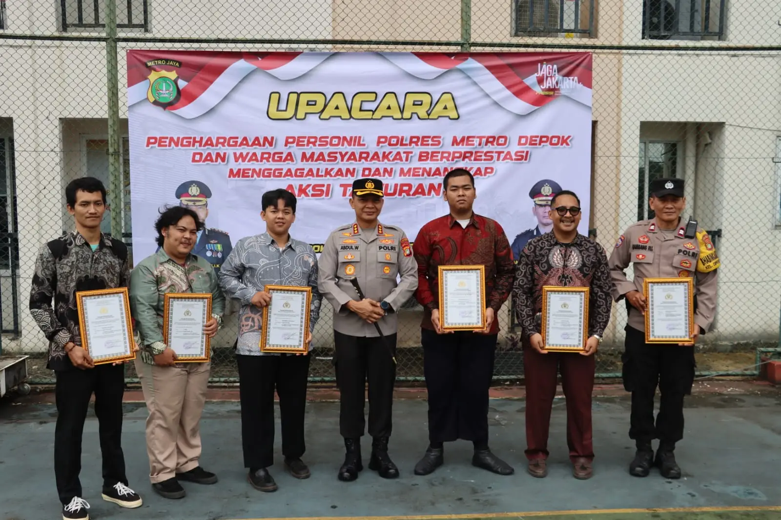 Kapolres Metro Depok Beri Penghargaan ke Anggota dan Warga yang Gagalkan Tawuran