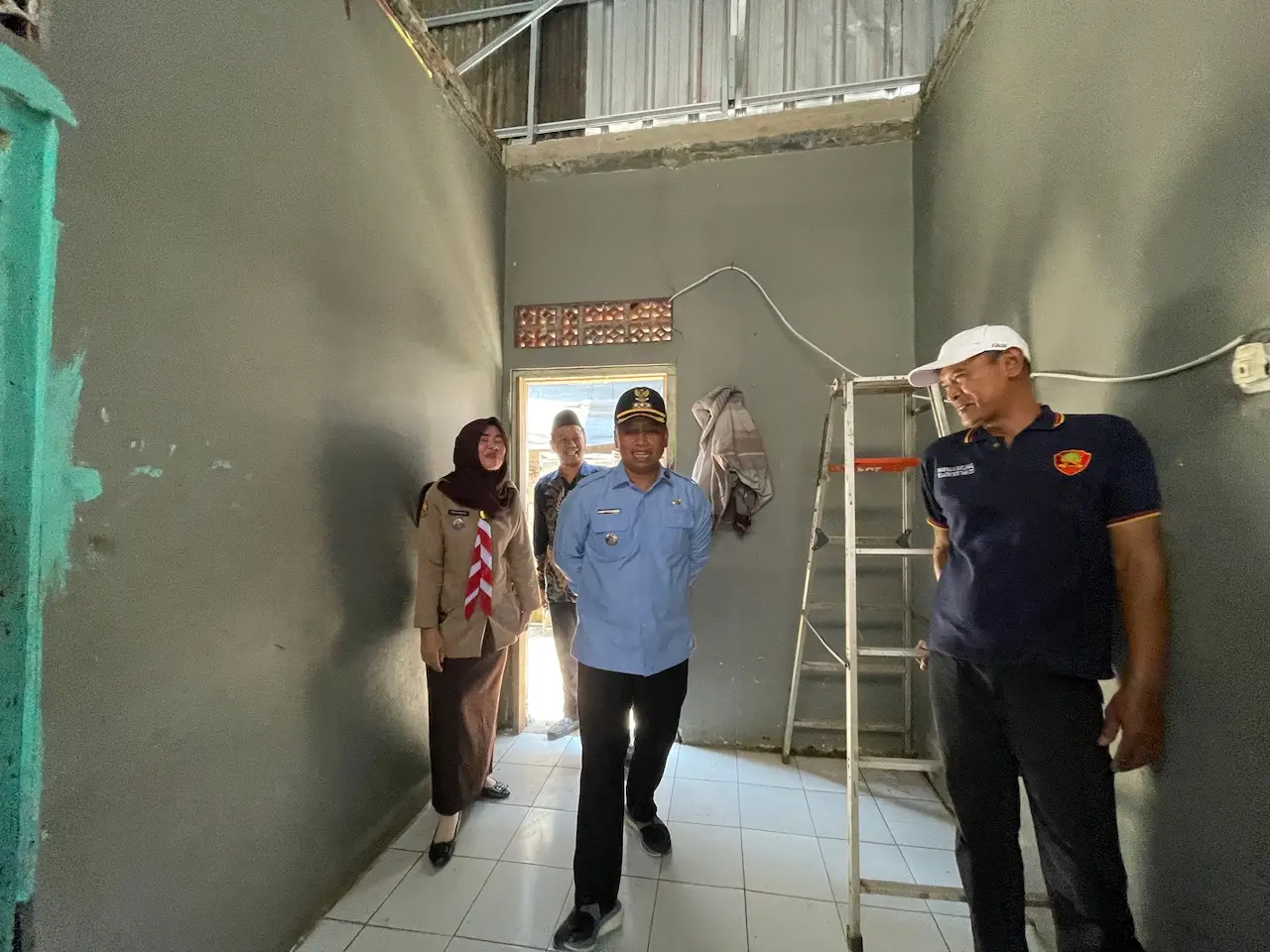 Wali Kota Depok Tinjau Perbaikan Rumah Rusak di RW 02 Kelurahan Leuwinanggung