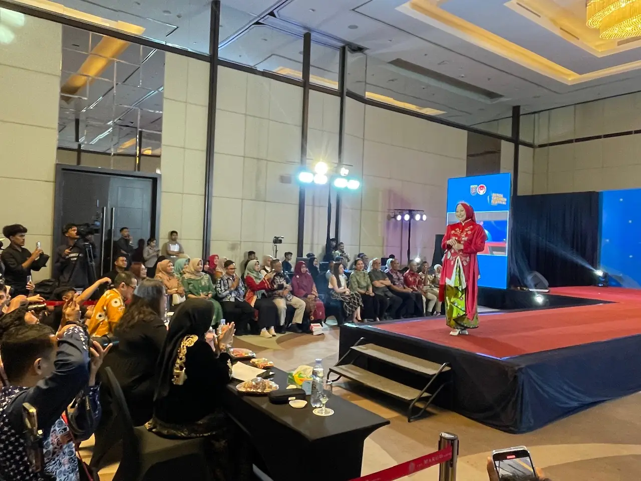 Kenakan Batik Khas, Srikandi dan Istri Anggota DPRD Depok Tampil Memukau di DeFF 2025
