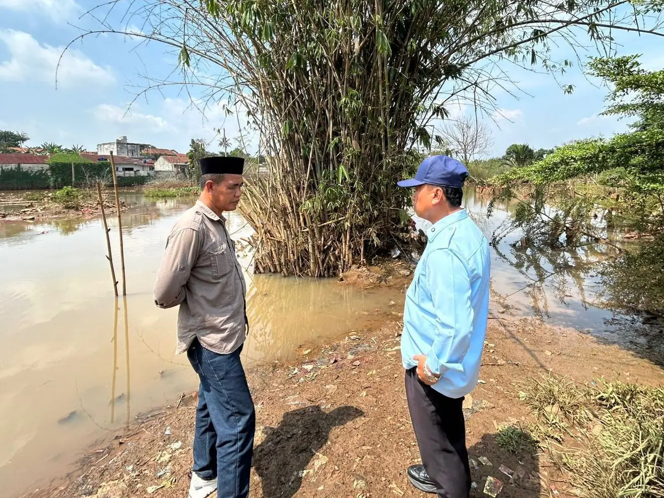 Wali Kota Depok Tinjau Titik Banjir di Perbatasan Pasir Putih-Cipayung