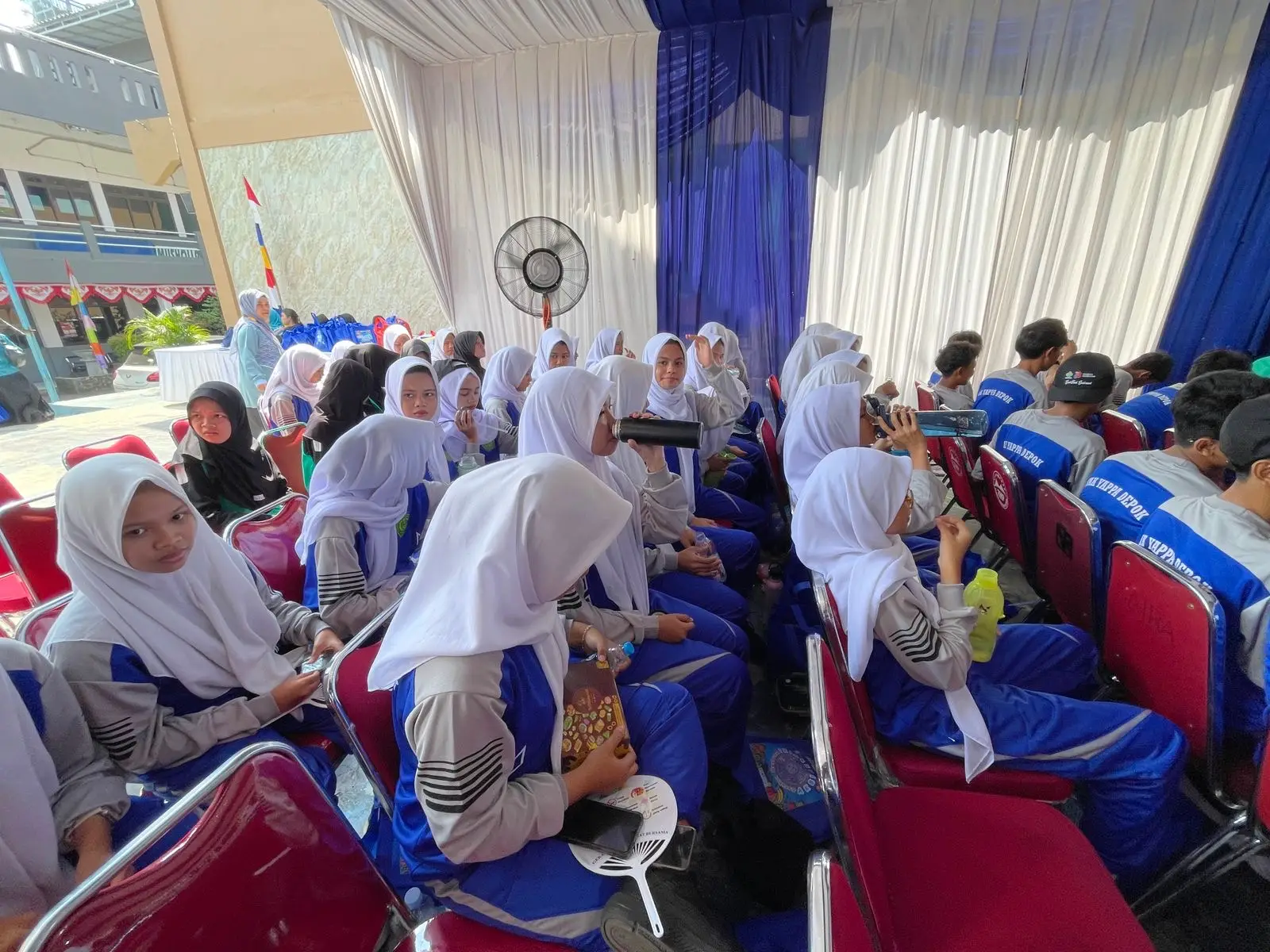 Puluhan Siswi Yappa Konsumsi TTD Serentak Cegah Anemia