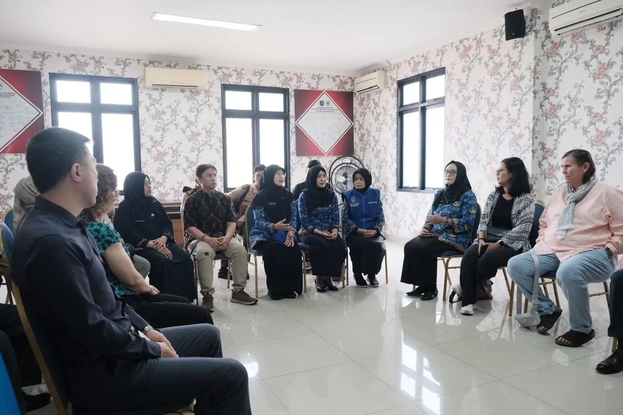 Tinjau Implementasi Perda KTR, Mitra Pengendalian Tembakau Internasional Kunjungi Kelurahan Kemiri Muka