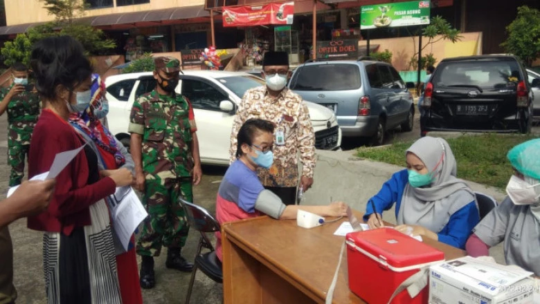 200 Pedagang dan Pengunjung Pasar Agung Divaksin Covid-19