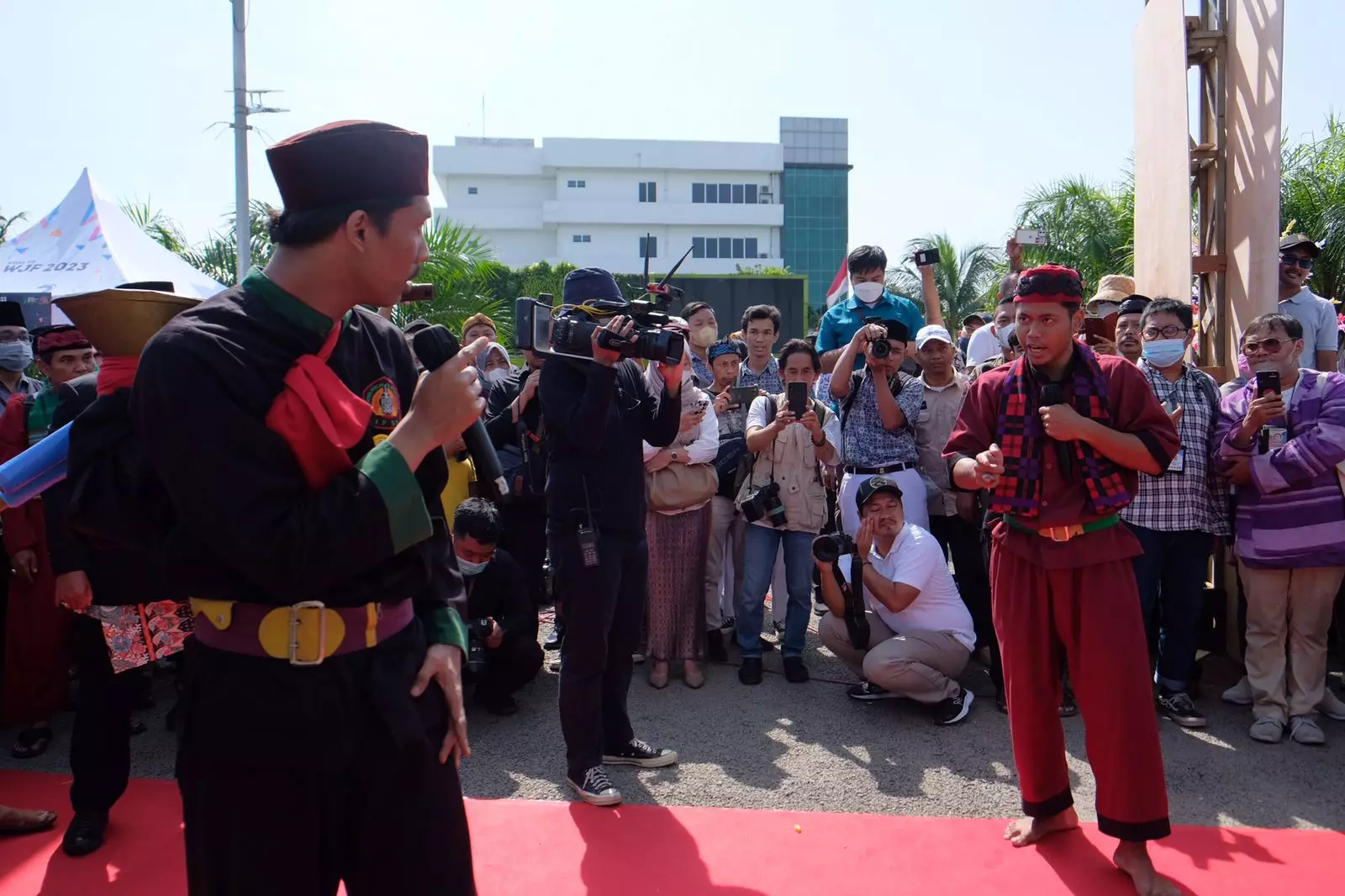 Tradisi Rebut Dandang Sambut Kedatangan Gubernur Jabar di Pekan Kebudayaan Daerah