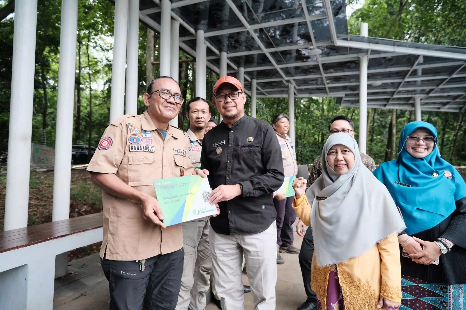 Serahkan Kartu BPJS Ketenagakerjaan ke Tagana dan TKSK, Bang Imam: Pekerjaan Mereka Berisiko