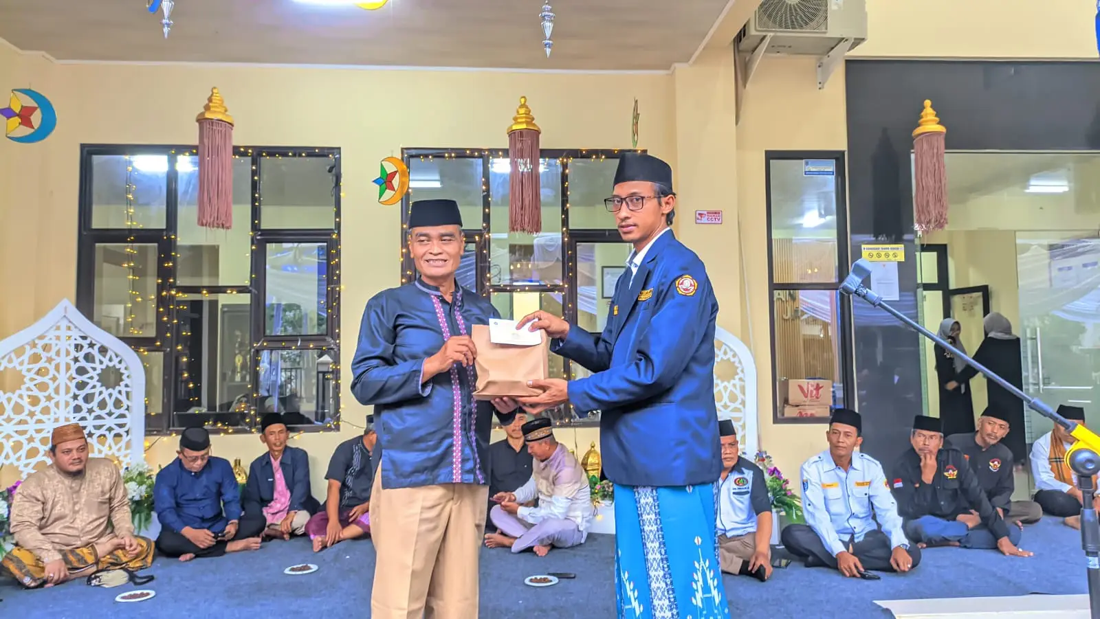 Katar Pangkalan Jati Memburu Keberkahan Lailatul Qadar dengan Santunan Anak Yatim