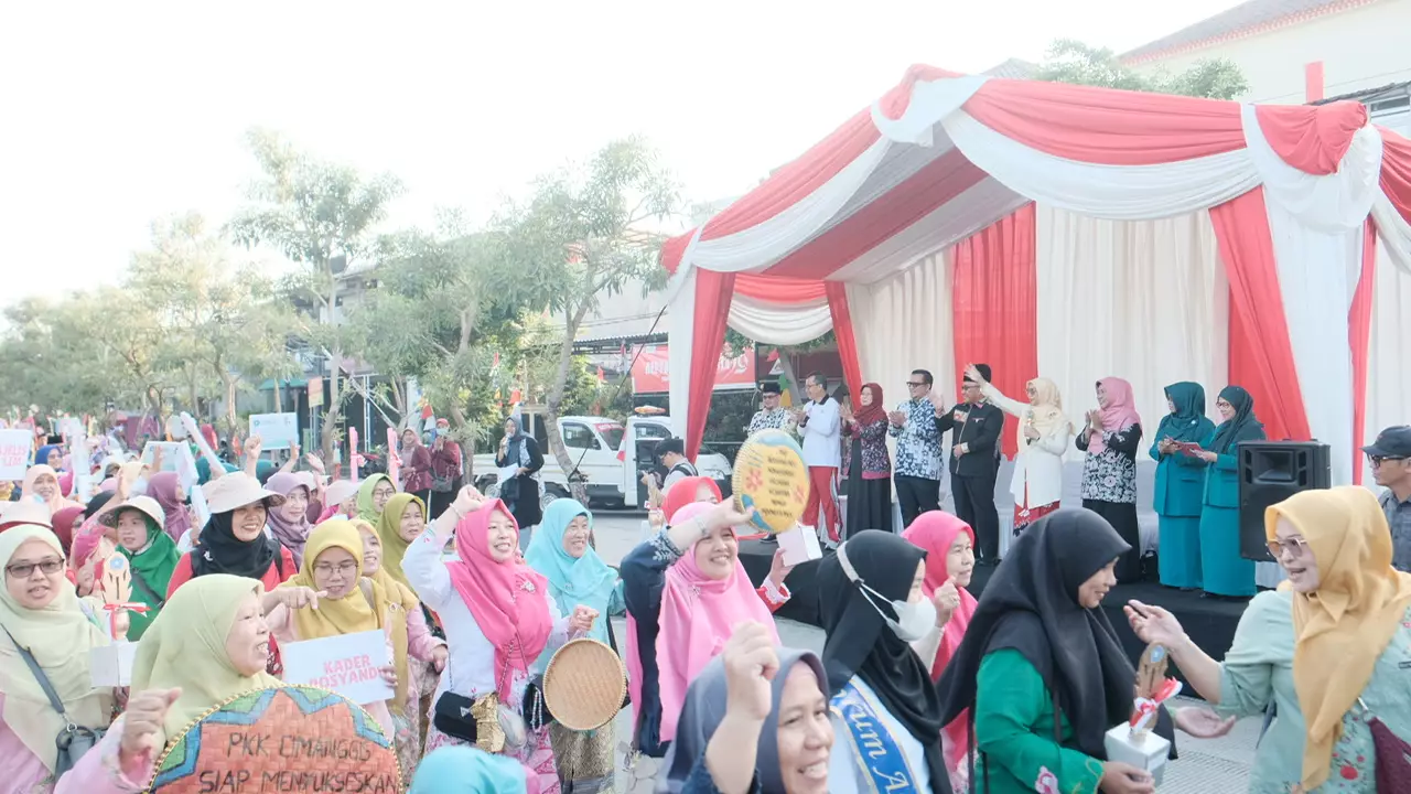 Wali Kota Depok Sambut Rombongan Karnaval HKG PKK-Harganas 2024