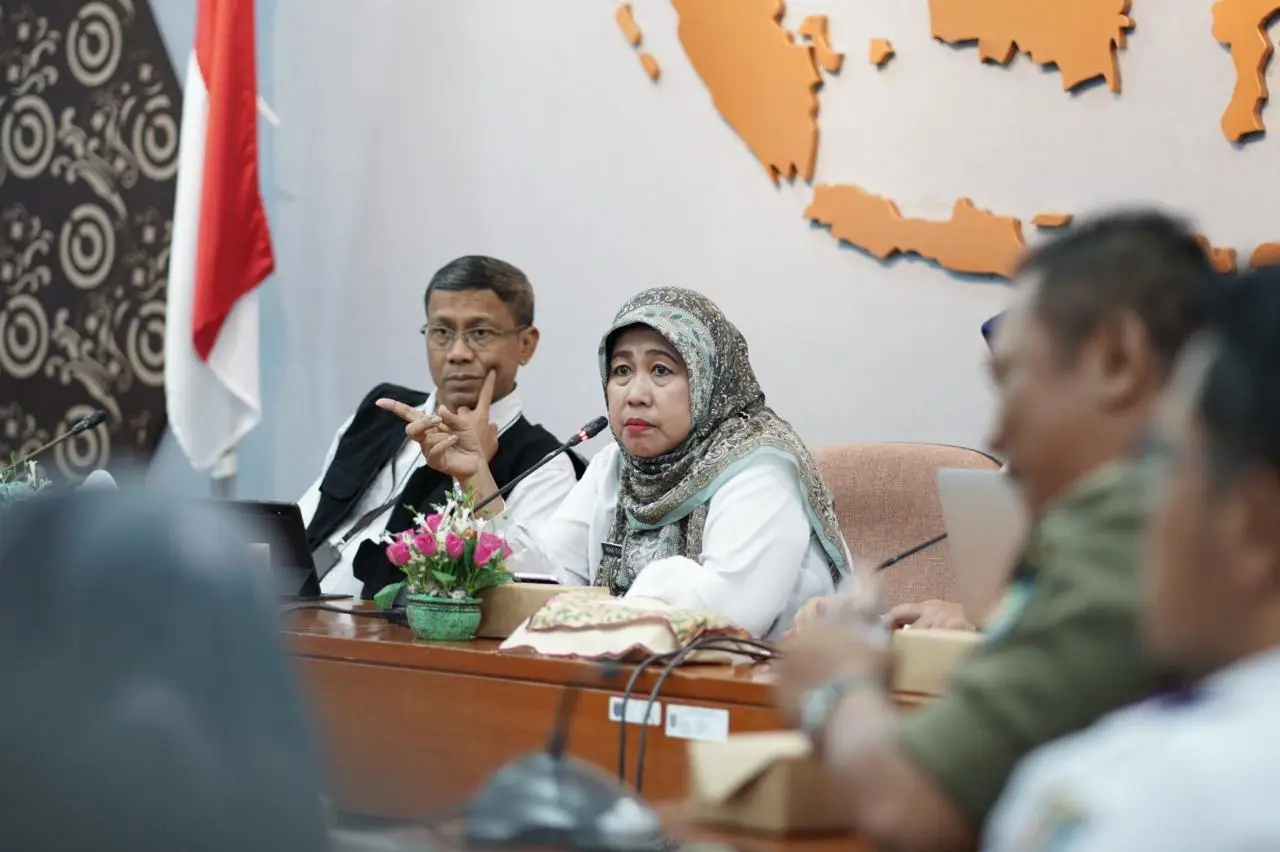 Ramai-ramai Warga Depok Menuju Lapangan Irekap, Ada Apa?