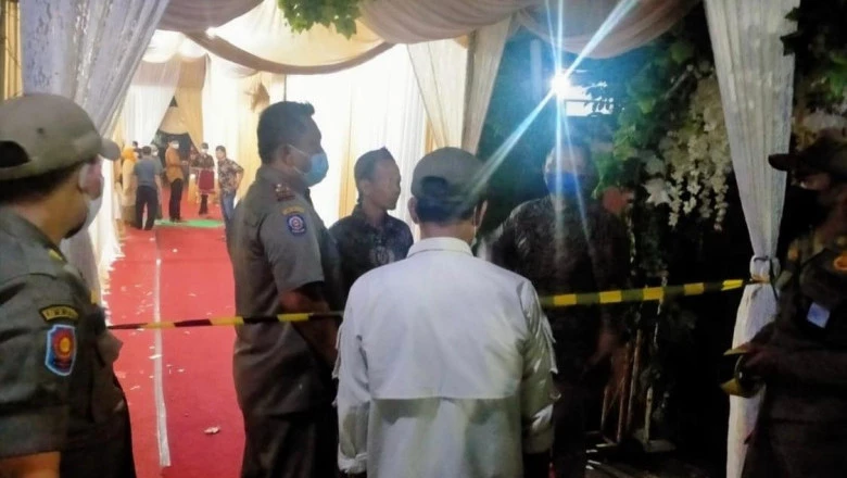 Langgar Aturan PPKM Darurat, Satpol PP Hentikan Resepsi Pernikahan di Mampang