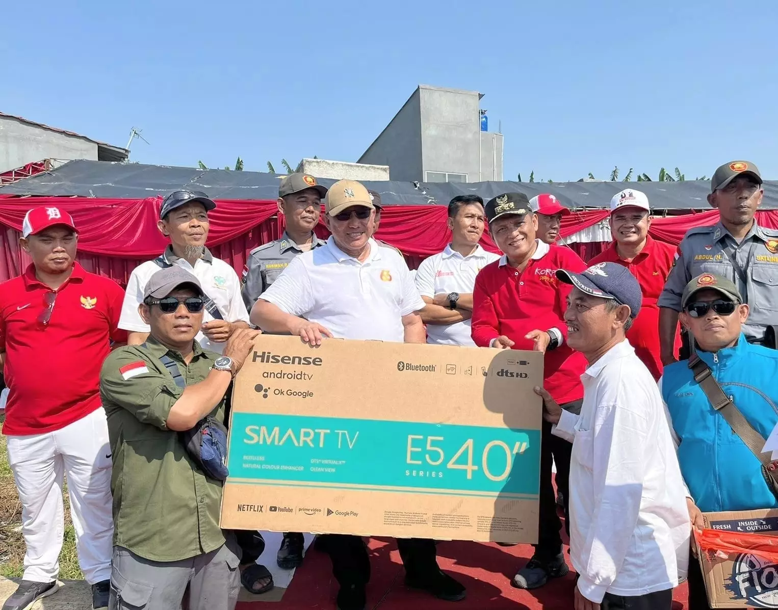 Meriahkan Kemerdekaan RI, Wali Kota Mancing Bareng Warga dan Bagikan Hadiah