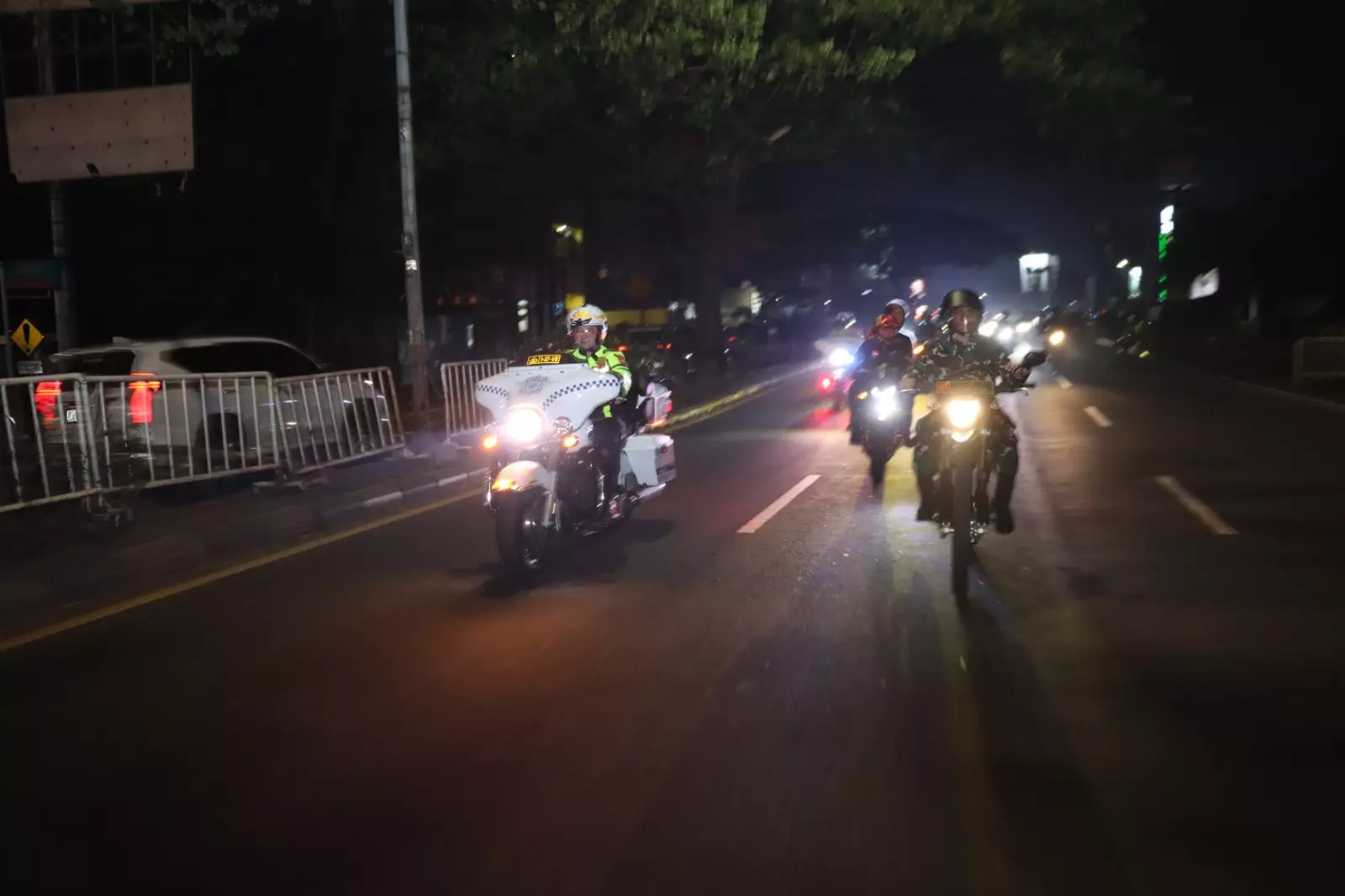 Kapolres Metro Depok Terjun Langsung Pimpin Patroli Gabungan