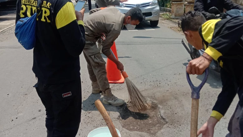 DPUPR Respons Cepat Keluhan Masyarakat terkait Jalan Berlubang di Cinere