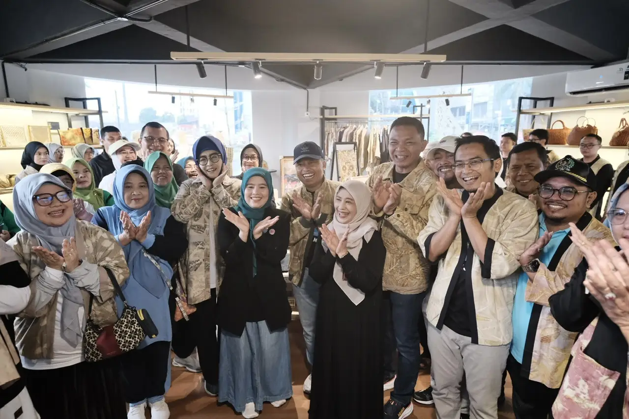 Wali Kota Resmikan Toko Oleh-oleh Dekranasda Depok Maju, Perkuat Identitas Lokal