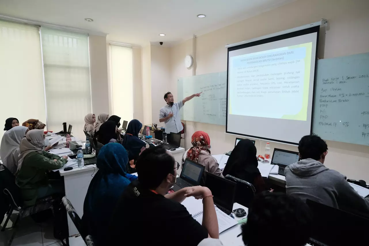 Warga Depok Dilatih Cara Mengelola Pajak Pribadi dan Badan Hukum