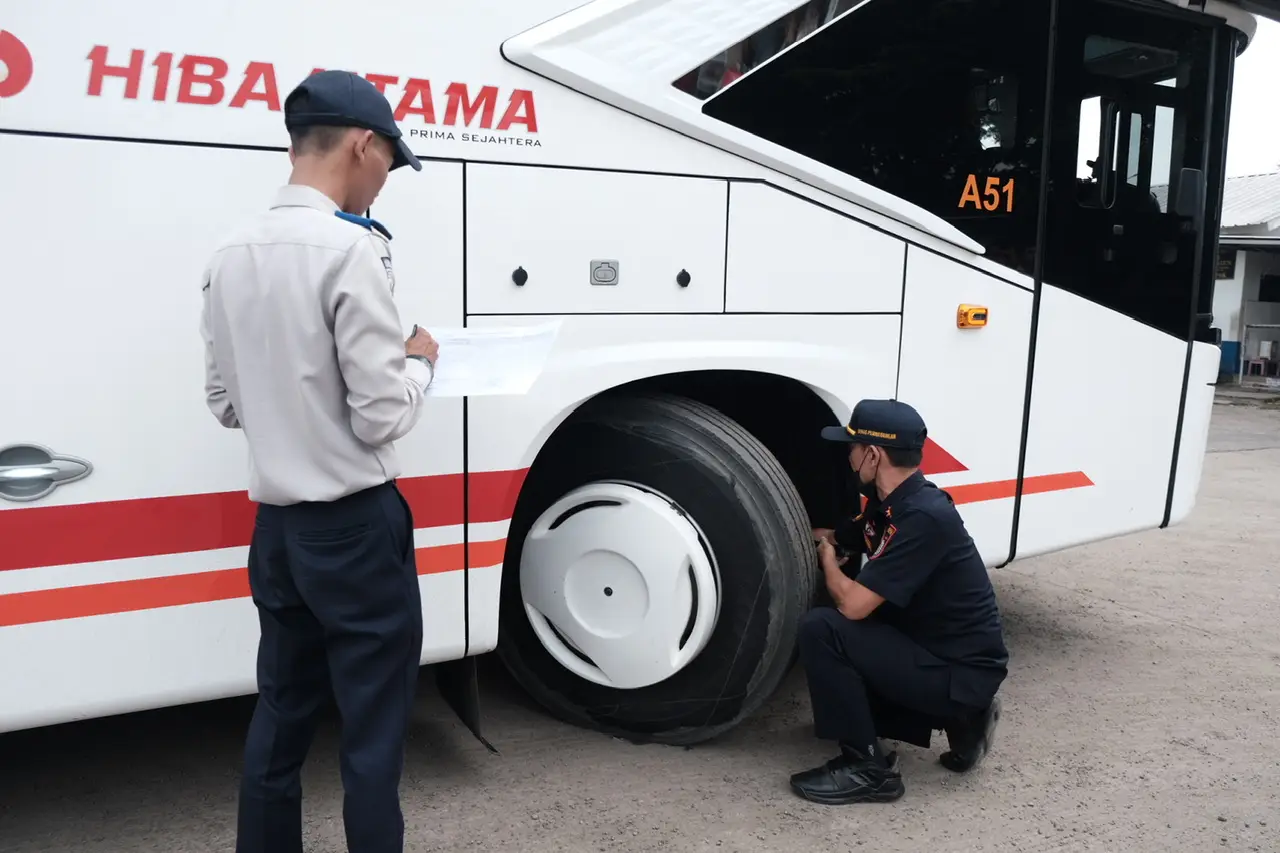 Pastikan Armada Bus Angkutan Lebaran Aman, Dishub Depok Lakukan Ramp Check