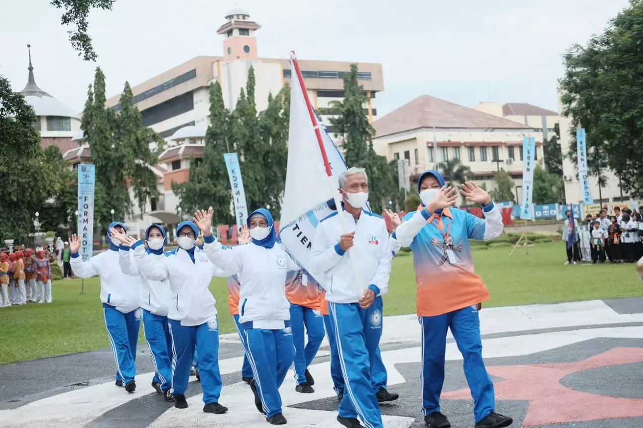 Belasan Induk Olahraga KORMI Depok Ikuti Parade Defile FORMAKOT IV