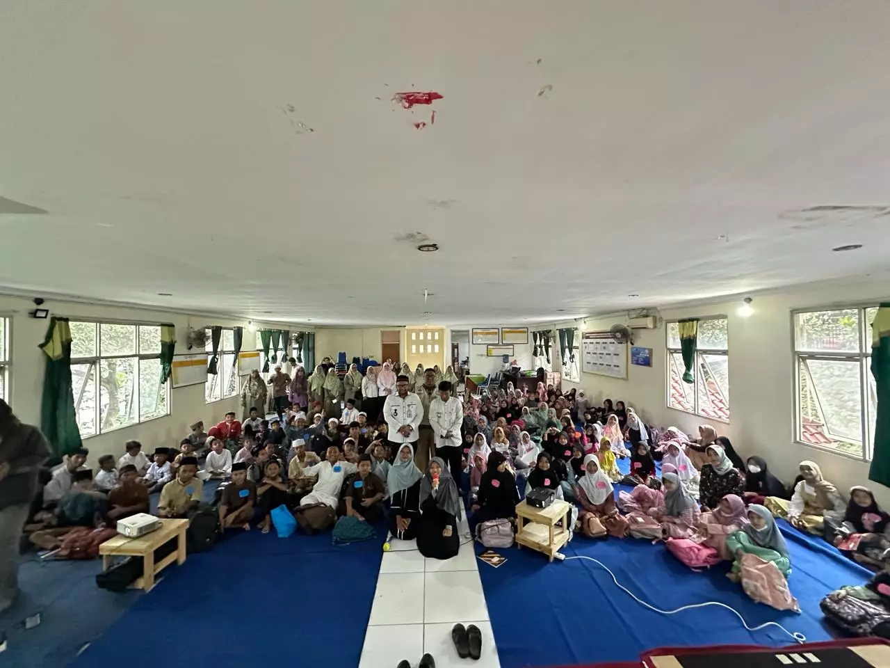 Pesta Madu Bentuk Anak Cilodong Bertakwa dan Berakhlak Mulia