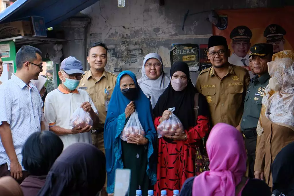Pemkot Depok Salurkan Bantuan Pangan KDS Bagi Warga Prasejahtera di Cimanggis