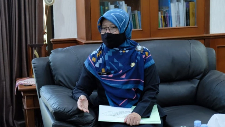 Salurkan Bantuan, Satu Kampung KB Kelurahan Diberi BKB Kit