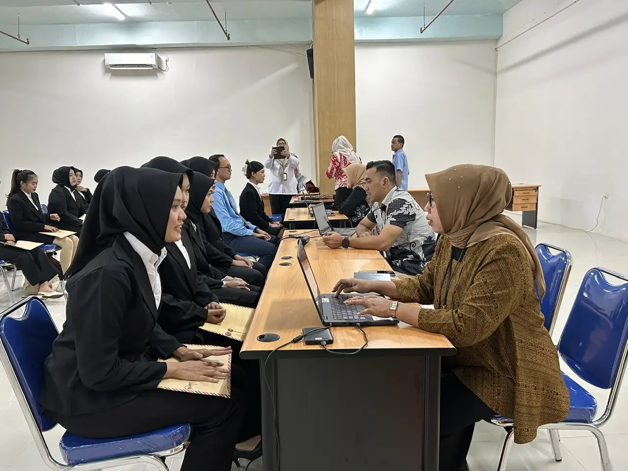 Disnaker Depok Fasilitasi Walk In Interview PT PKSS, Diikuti Ratusan Pencaker
