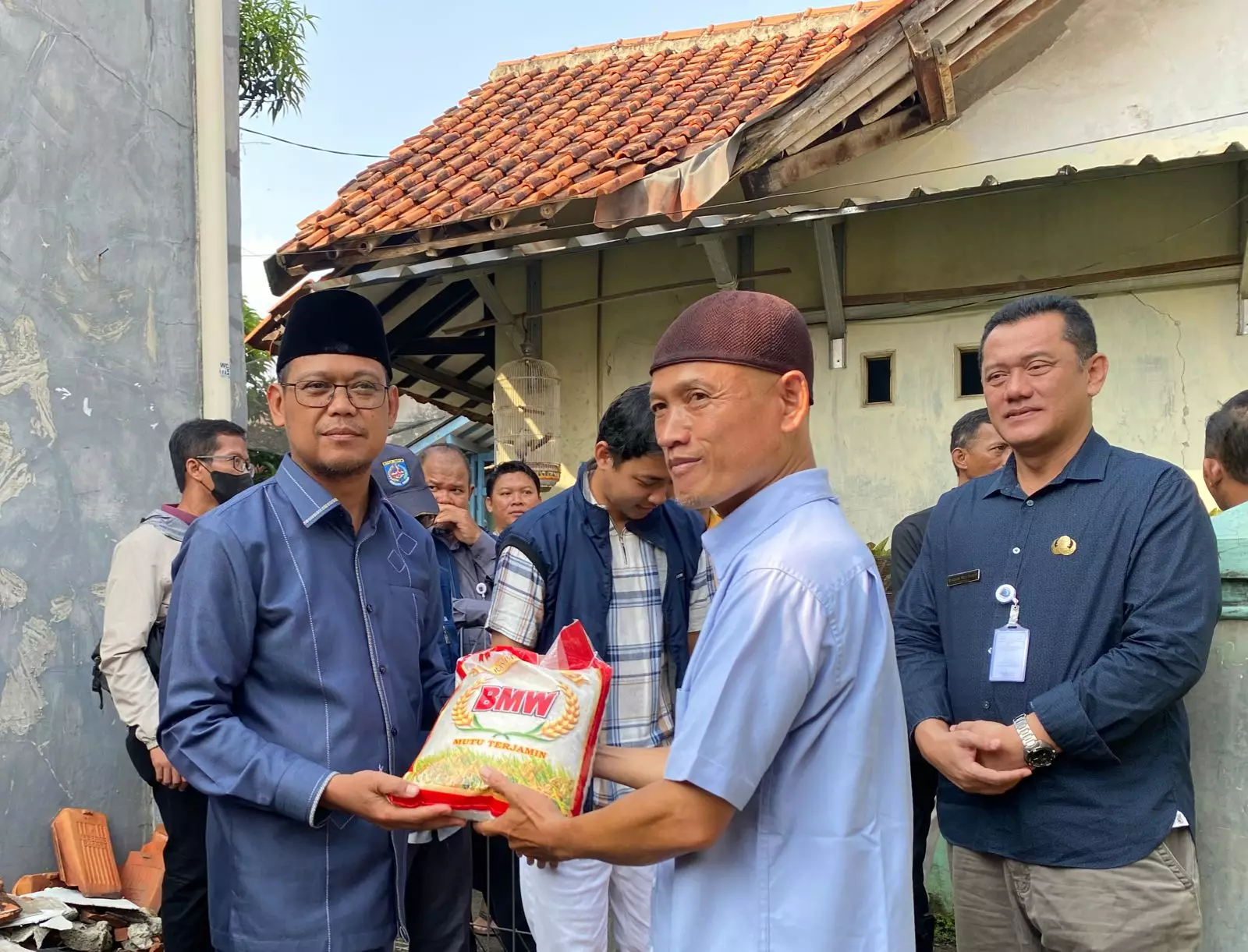 Dapat Bantuan, Penghuni Rumah Rusak di Kemiri Muka Ucapkan Terima Kasih