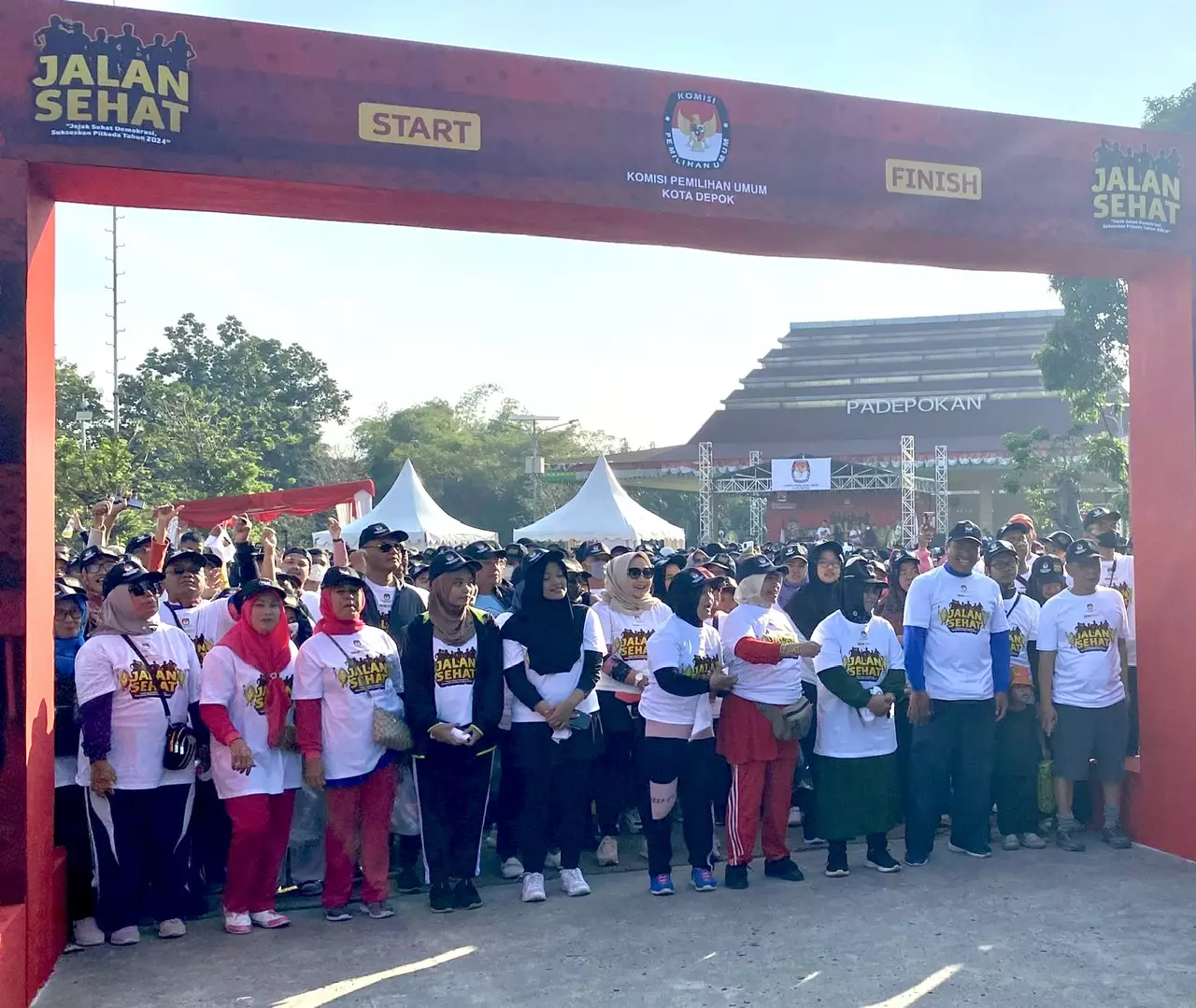 Libatkan Ribuan Warga, KPU Depok Sosialisasikan Pilkada Lewat Jalan Santai