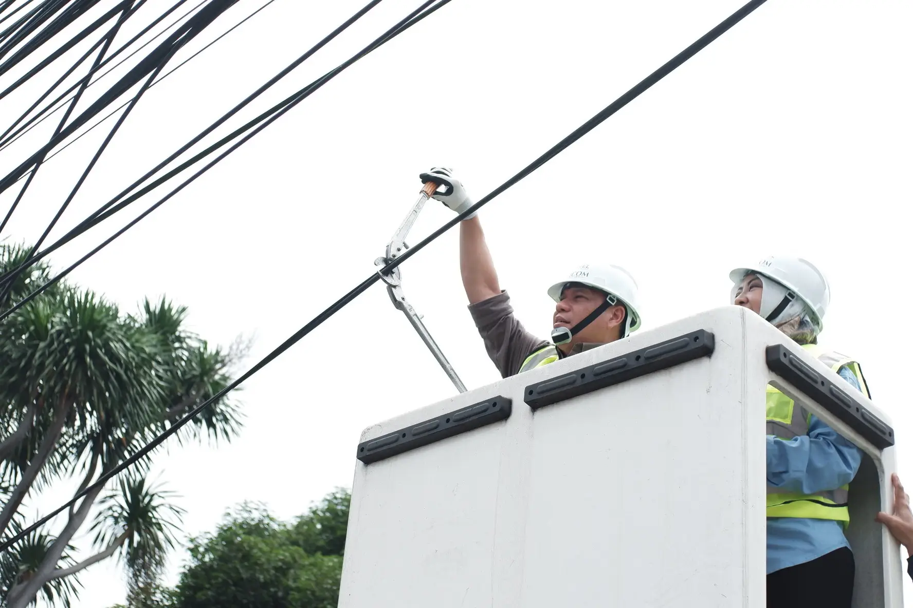 Kabel Udara Sepanjang 2,85 Kilometer di Jalan Radar Auri Ditertibkan