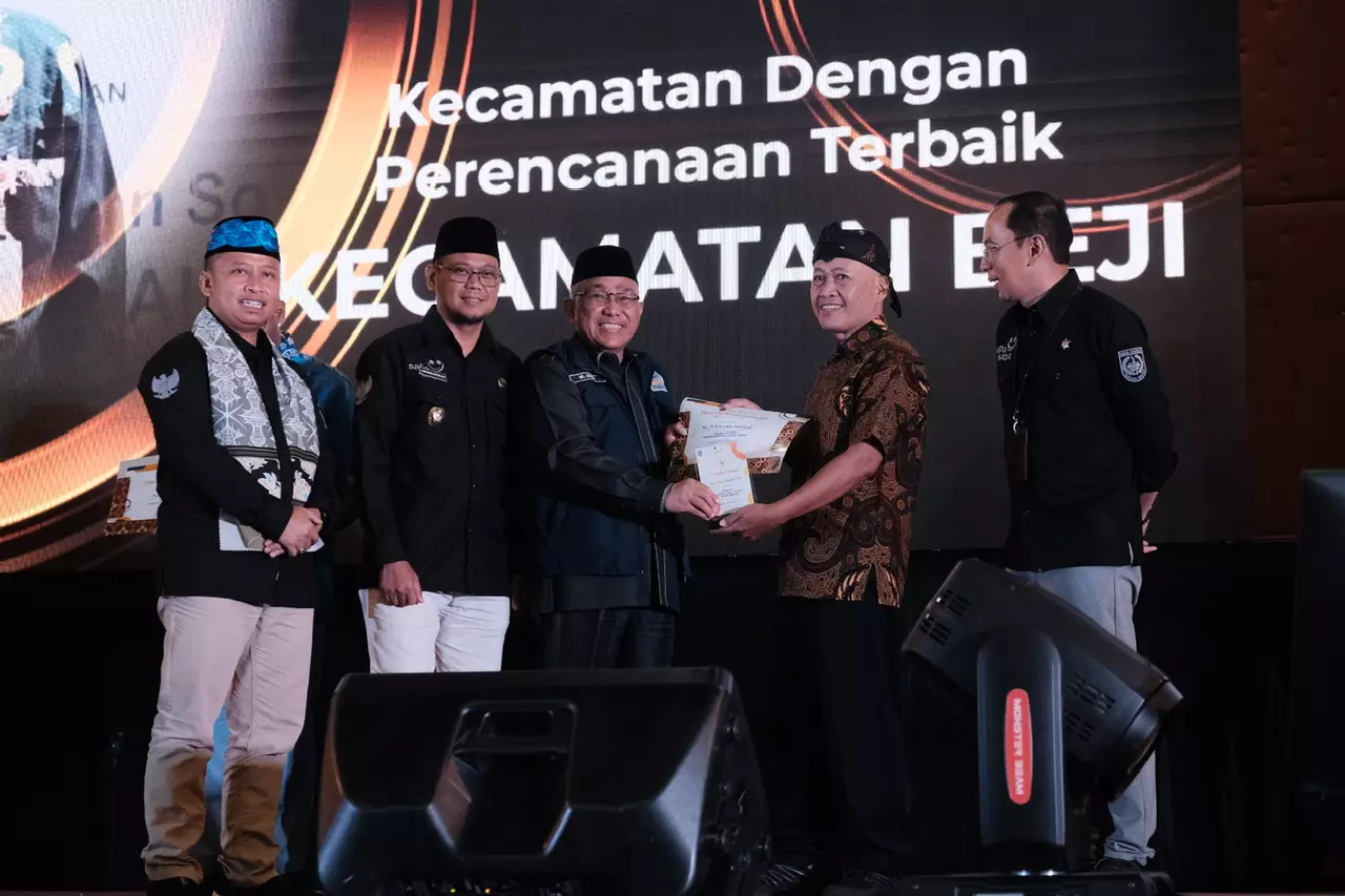 Pemkot Depok Serahkan Penghargaan Sapa Saba Award 2024