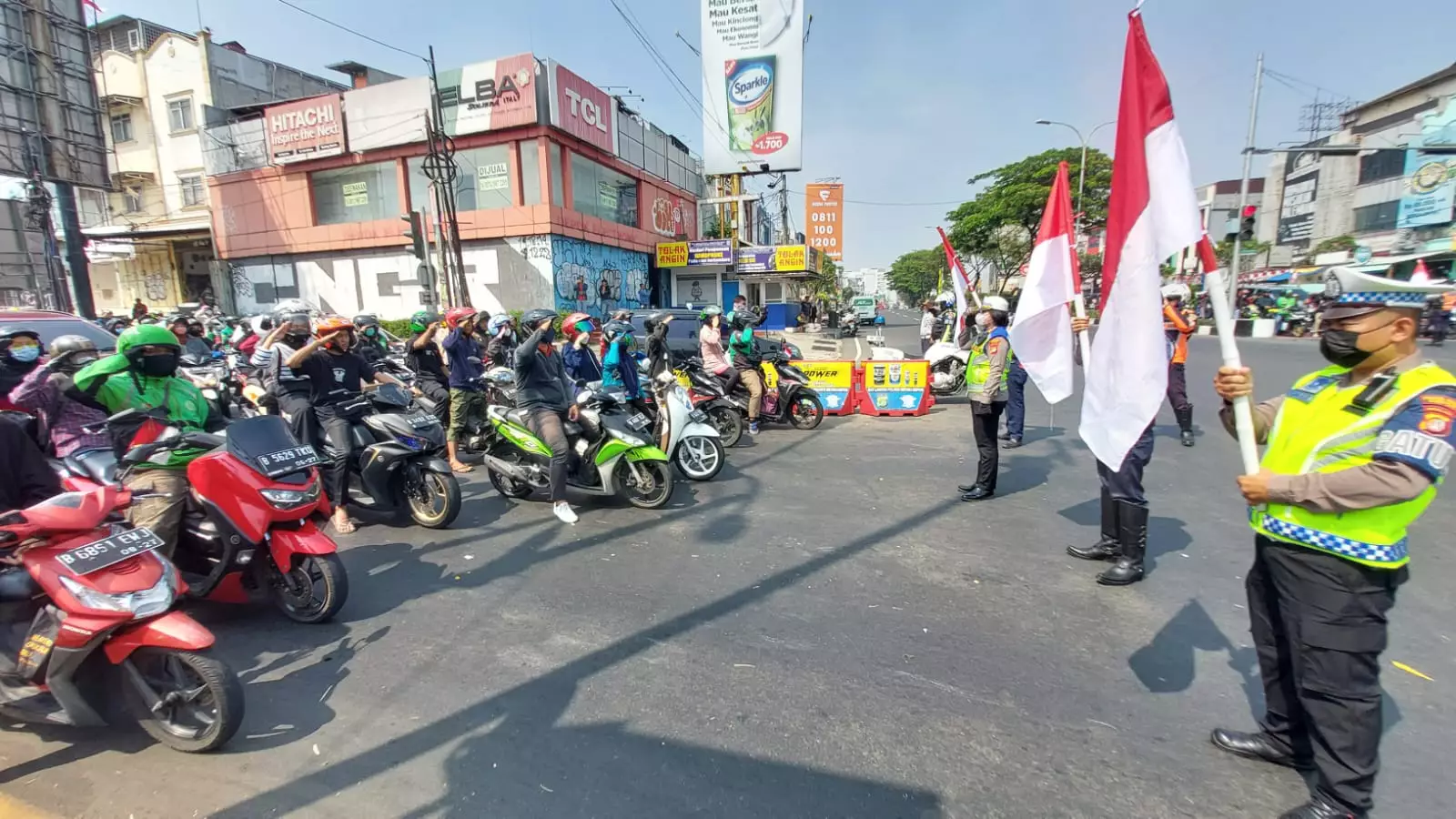 Semua Pengendara Berhenti, Momen Peringatan Detik-Detik Proklamasi di Jalanan Kota Depok