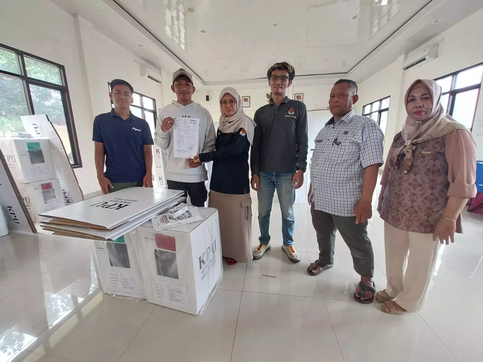 Pergeseran Logistik Pilkada di Sukamaju Baru Berjalan Lancar