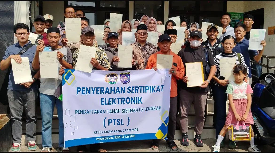 Percepat Legalitas Tanah Warganya, Lurah Panmas Serahkan 39 Sertifikat PTSL Tahap IV