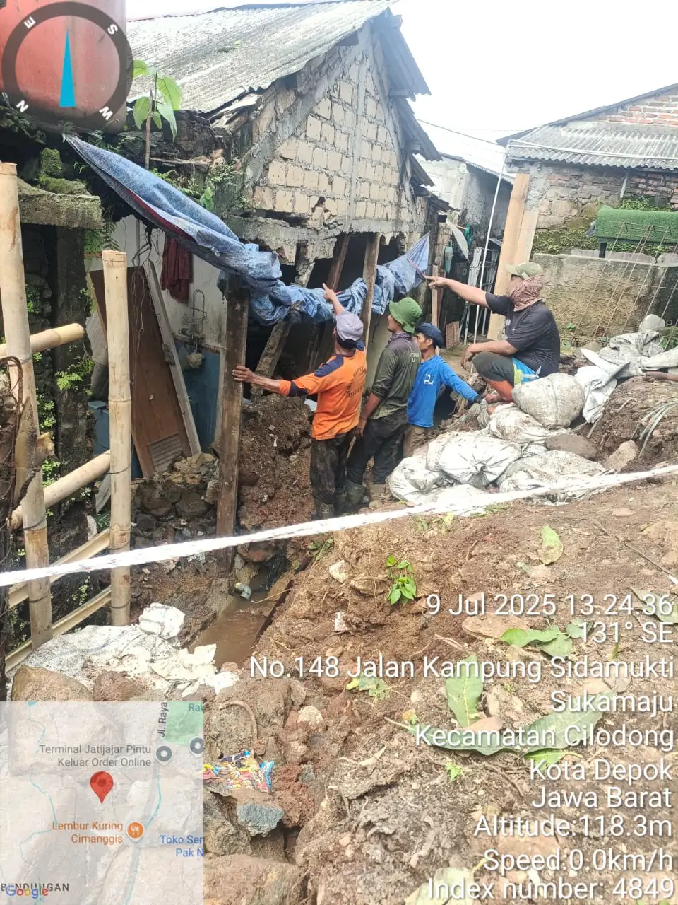 Tertutup Longsoran, Saluran Air di Sukamaju Dibersihkan DPUPR
