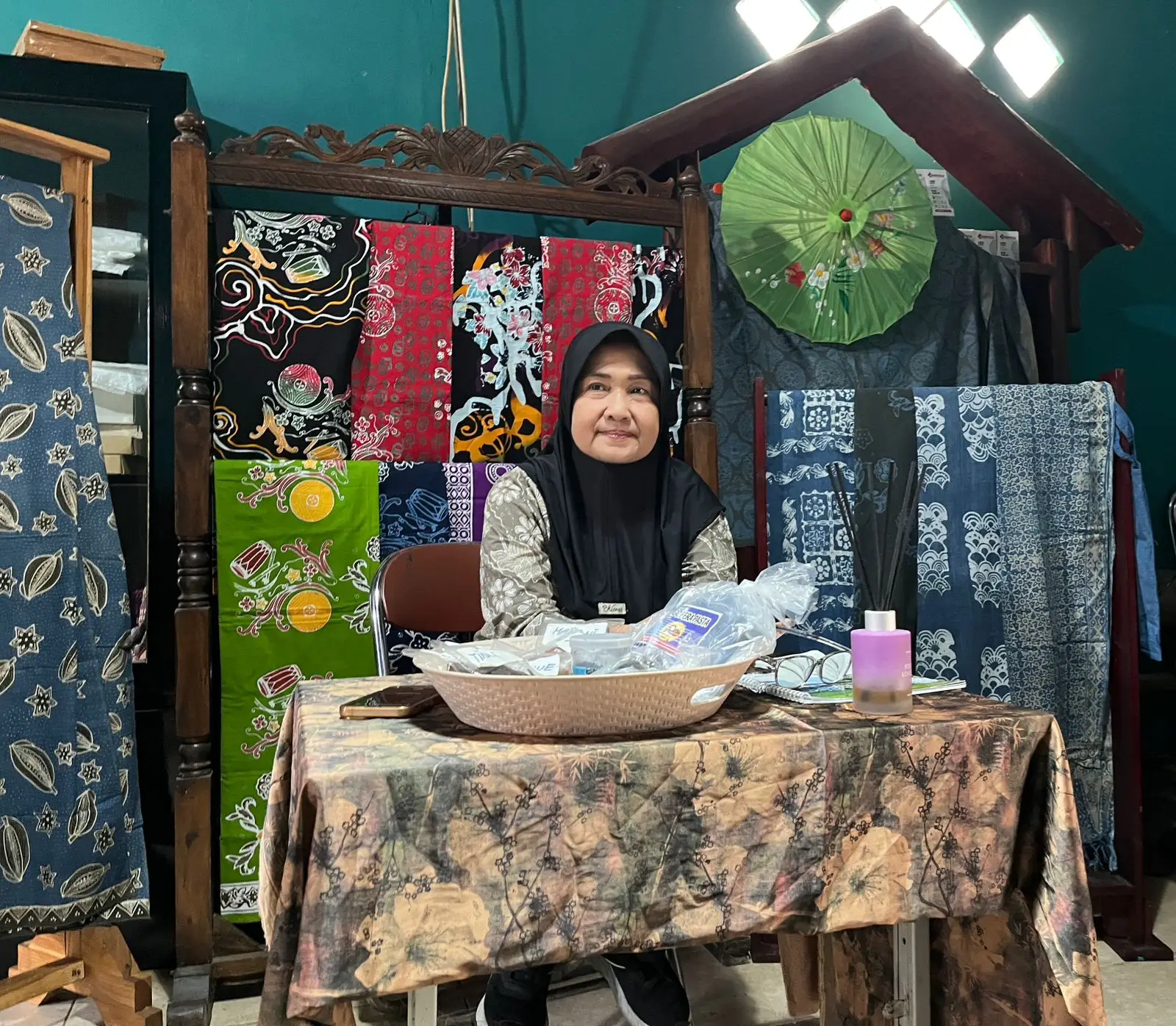 Di Balik Batik Ramah Lingkungan Karya Ambar Warga Depok (3-Habis): Kiprah Ambar yang Didukung Pemkot Depok