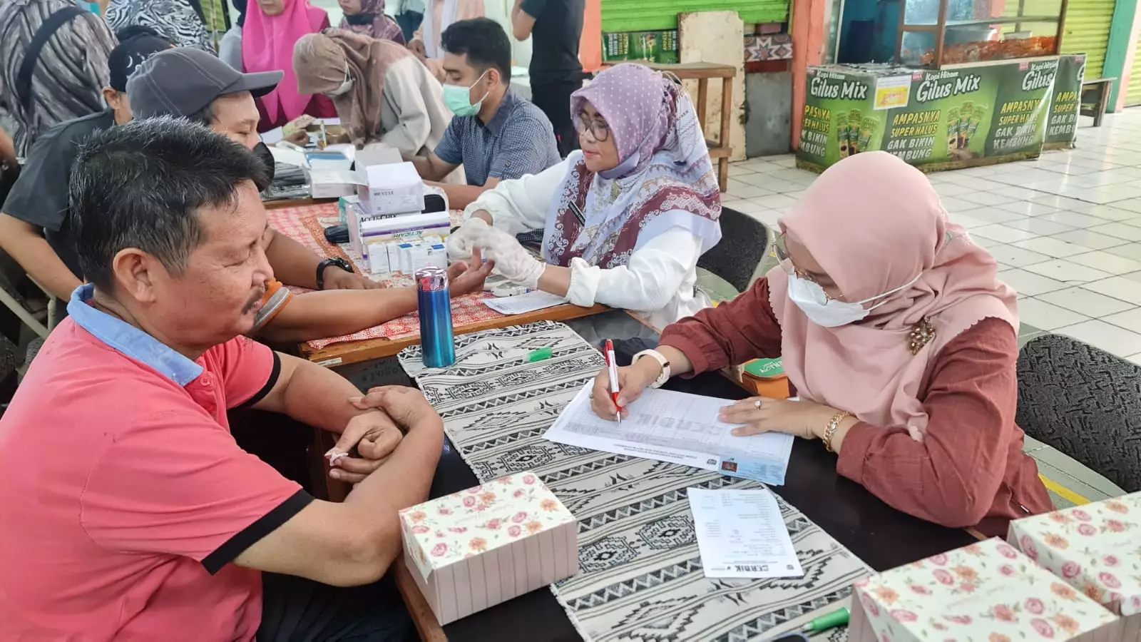Pemeriksaan Kesehatan Gratis di Enam Pasar Tradisional Dipadati Warga