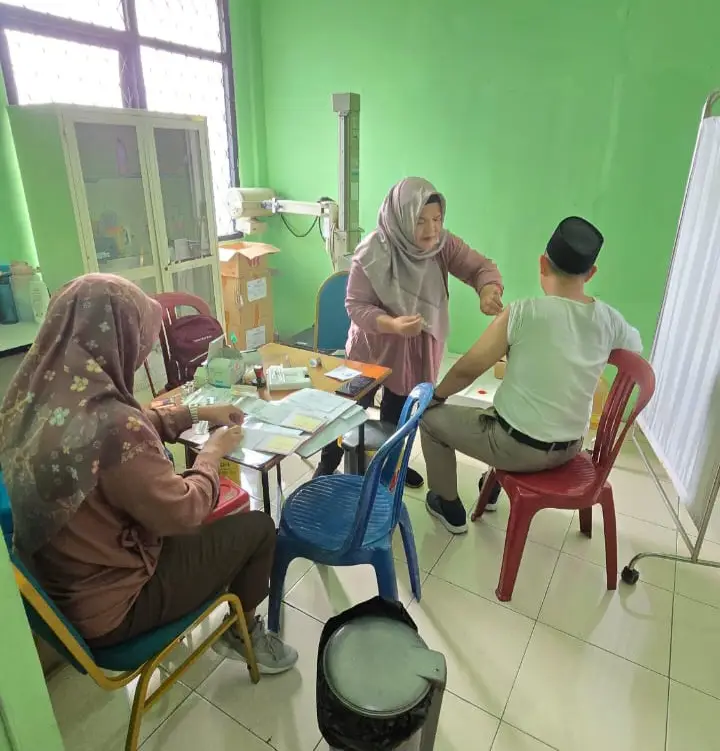 Puskesmas Beji Periksa Kesehatan Ratusan Calon Jamaah Haji 2025