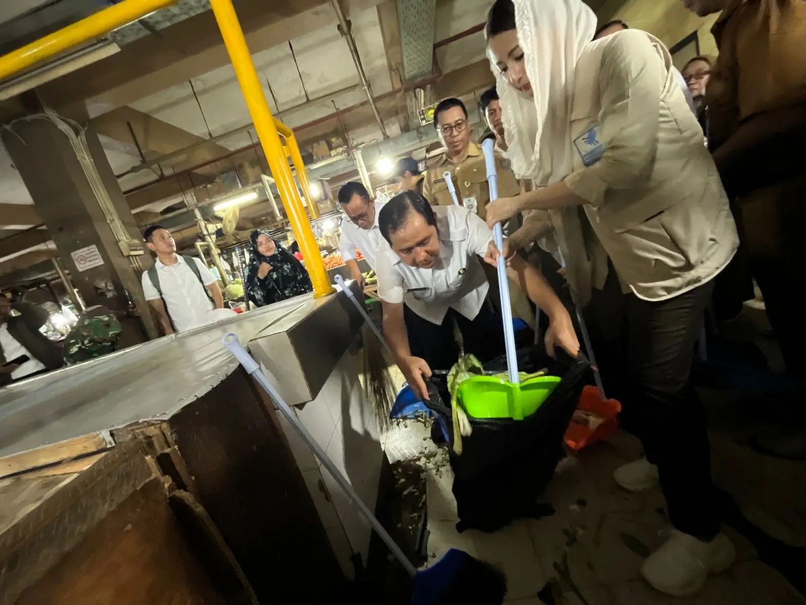 Gernas Mapan di Pasar Cisalak Bersama Wawalkot Depok, Wamendag Tegaskan Kebersihan Pasar Tanggung Jawab Bersama