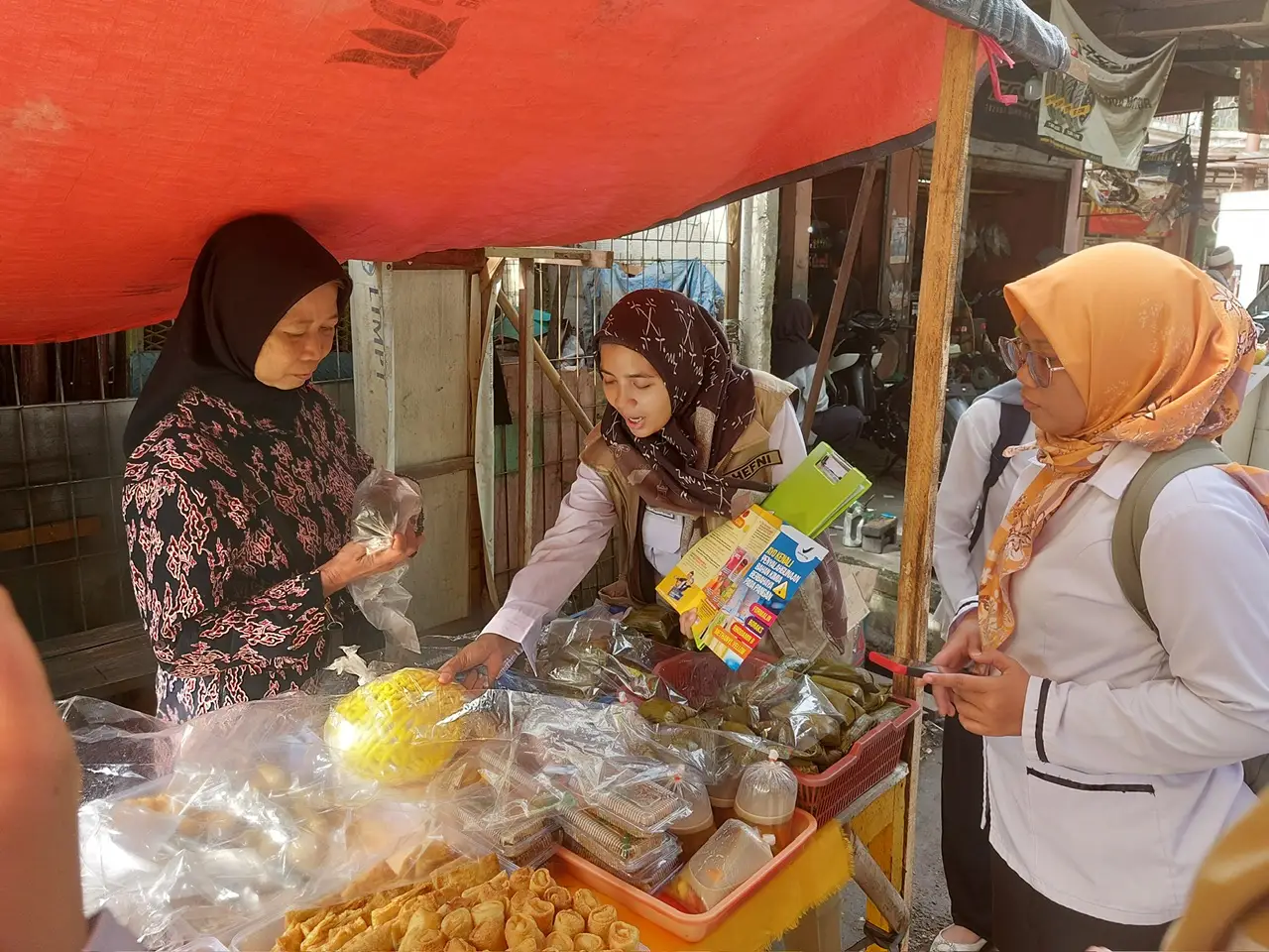 Hasil Uji Sampel Takjil di Sukmajaya Negatif Bahan Berbahaya