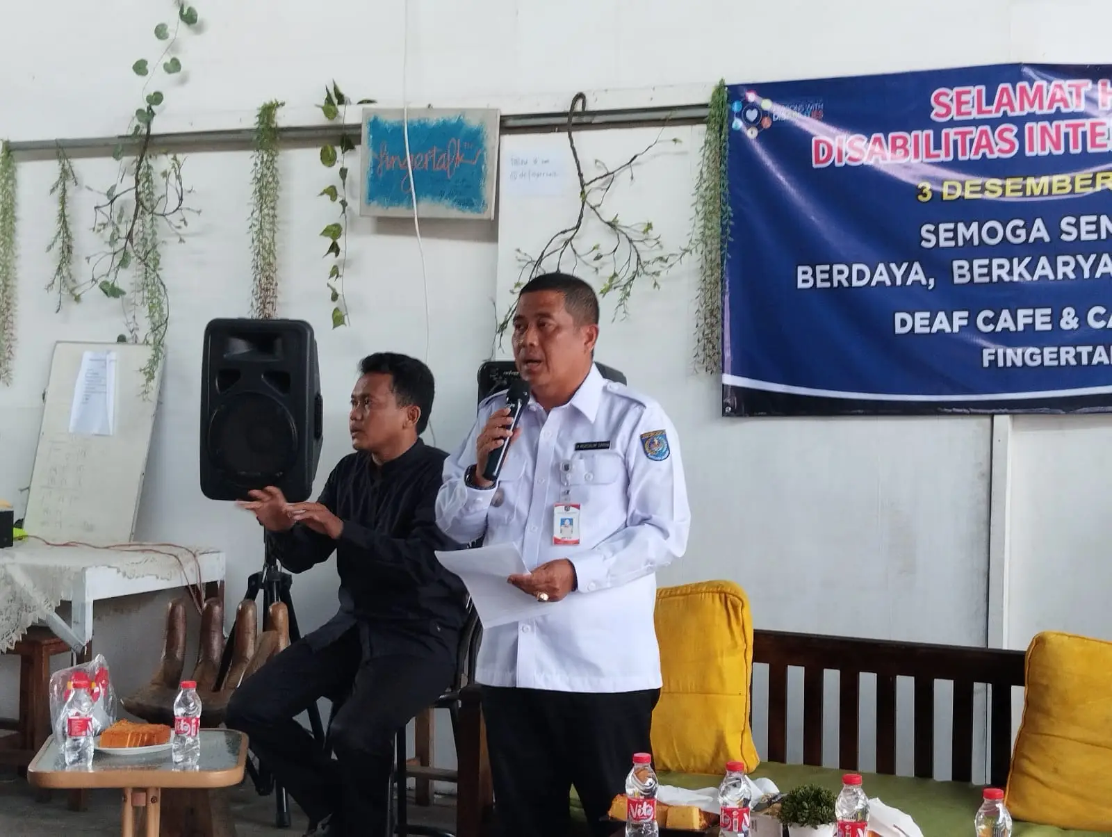 Camat Cinere Resmikan Warung Fingertalk Berdayakan Disabilitas